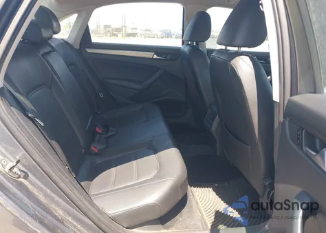 2014 Volkswagen Passat 1.8T Wolfsburg Edition z USA, uszkodzony, nr VIN 1VWAT7A30EC025433